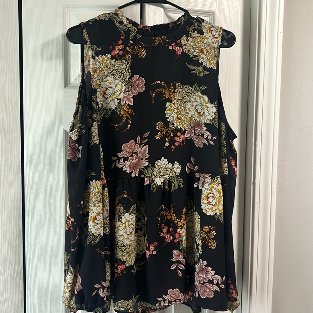 Bobeau Cold Shoulder peasant blouse